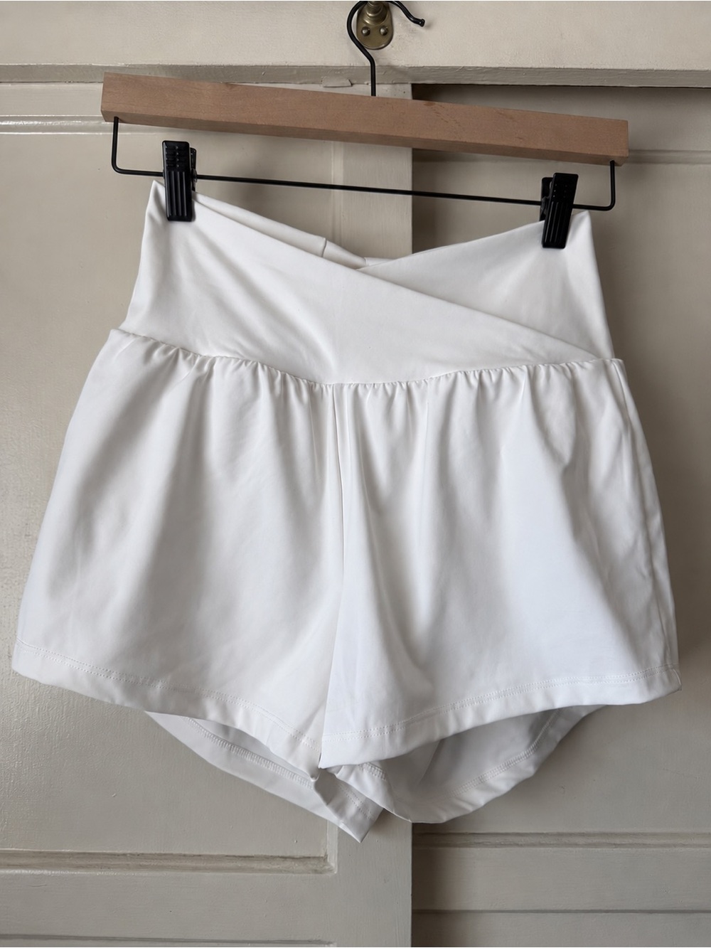 HALARA SoftlyZero Airy Crossover High-Waist Shorts NWT small